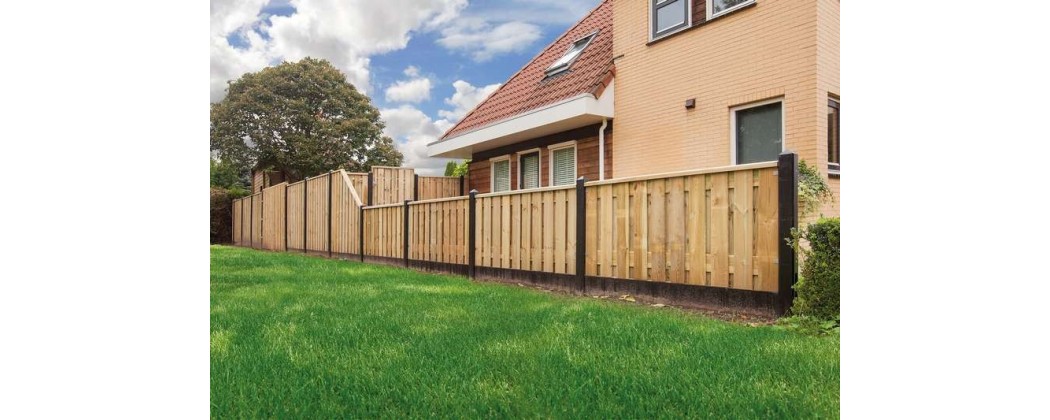 Palissade en bois, remise, abri, auvent en mélèze - Jardin et Chalet