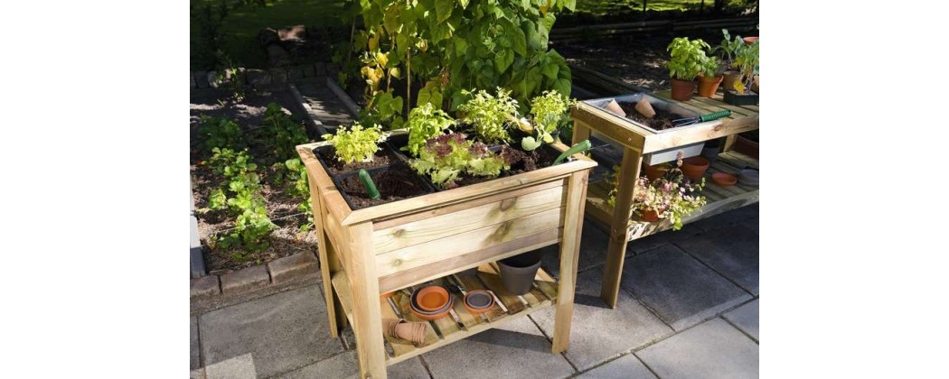 Jardinière en bois pour décorer votre chalet - Jardin & Chalets